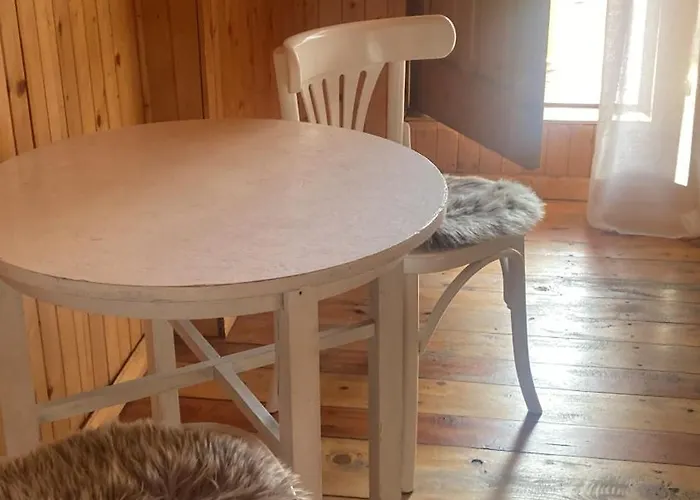 Dom Pod Lasem بيت للعطل *