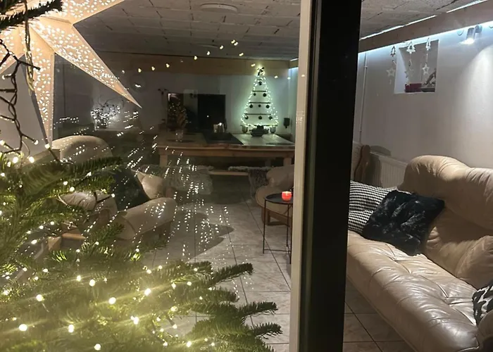 بيت للعطل Dom Pod Lasem