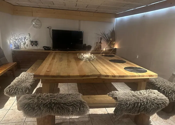 بيت للعطل Dom Pod Lasem